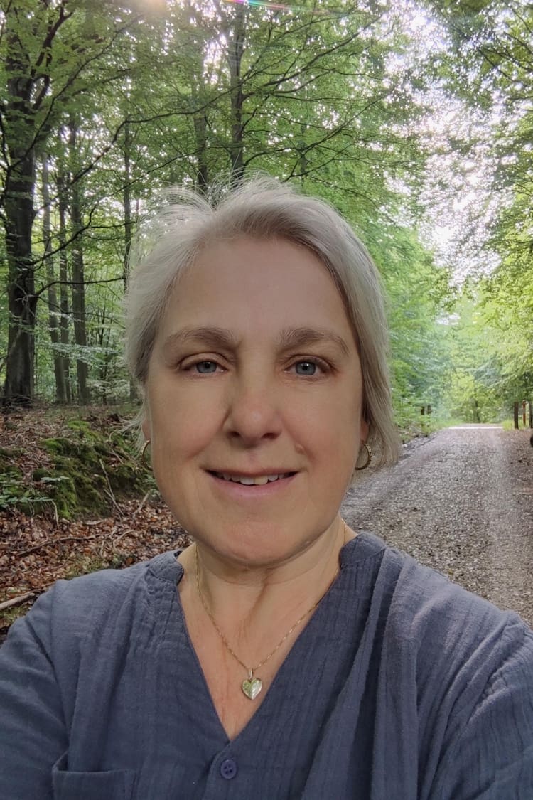 Selfie af Anja Vindal, der tilbyder naturterapi i Helsingør, Nordsjælland og Københavnsområdet